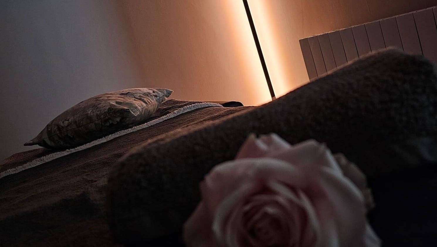 Tranquil treatment room at Soul Bliss with Sayyada in Tamworth, England, GB, featuring soft lighting and a cozy bed.