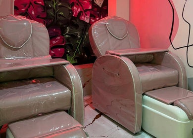 Sillas de masaje cómodas en Gaby Beauty Bar, Caracas, Miranda, VE, para una experiencia de bienestar ideal.