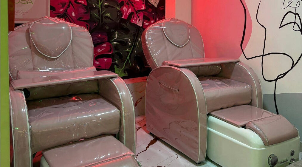 Sillas de masaje cómodas en Gaby Beauty Bar, Caracas, Miranda, VE, para una experiencia de bienestar ideal.