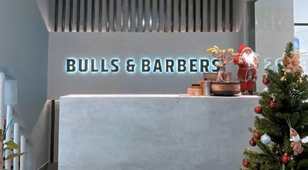 Immagine 3, Bulls and Barbers