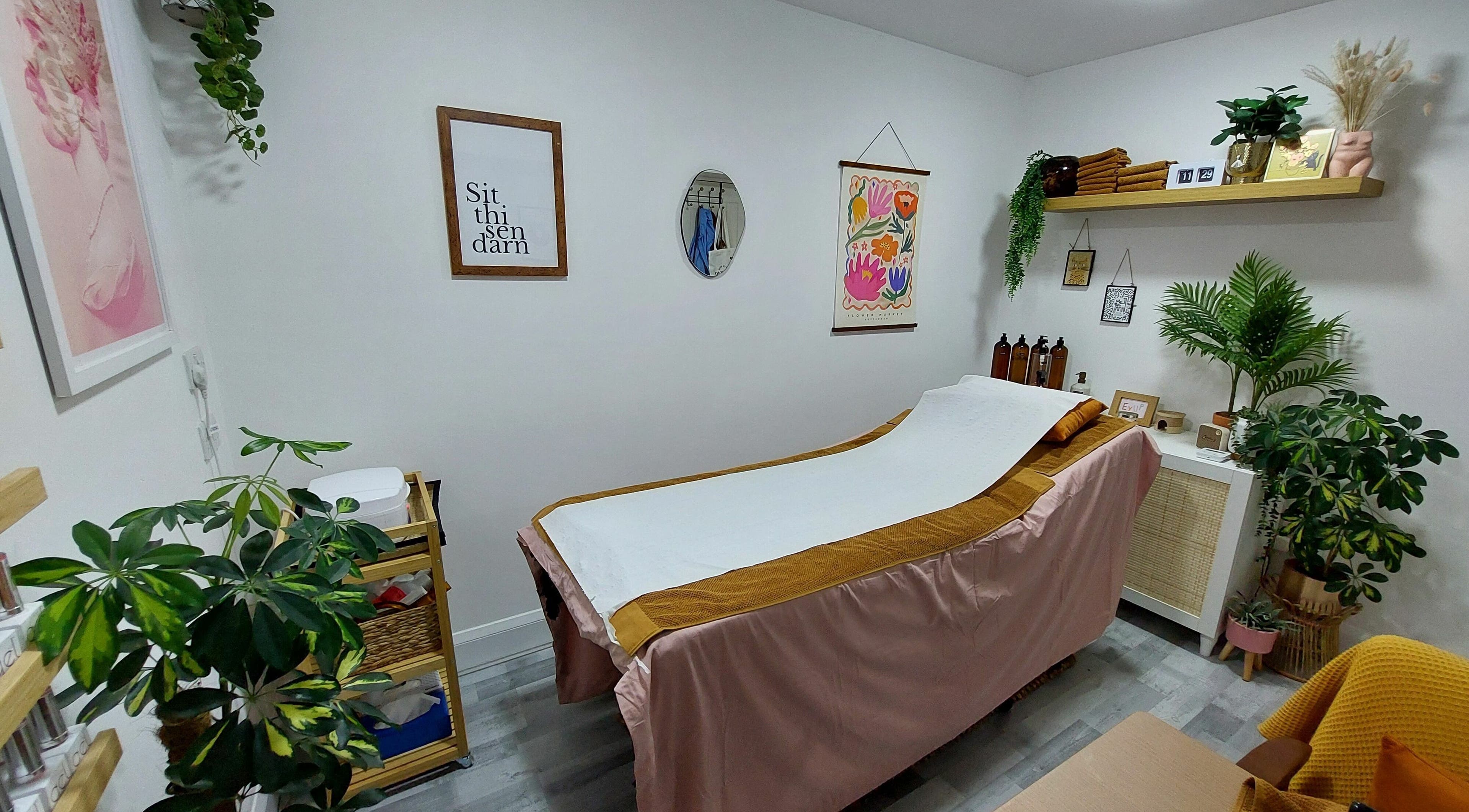Relaxing therapy room at T'Studio, Basingstoke, England, GB with cozy décor and a comfortable treatment bed.