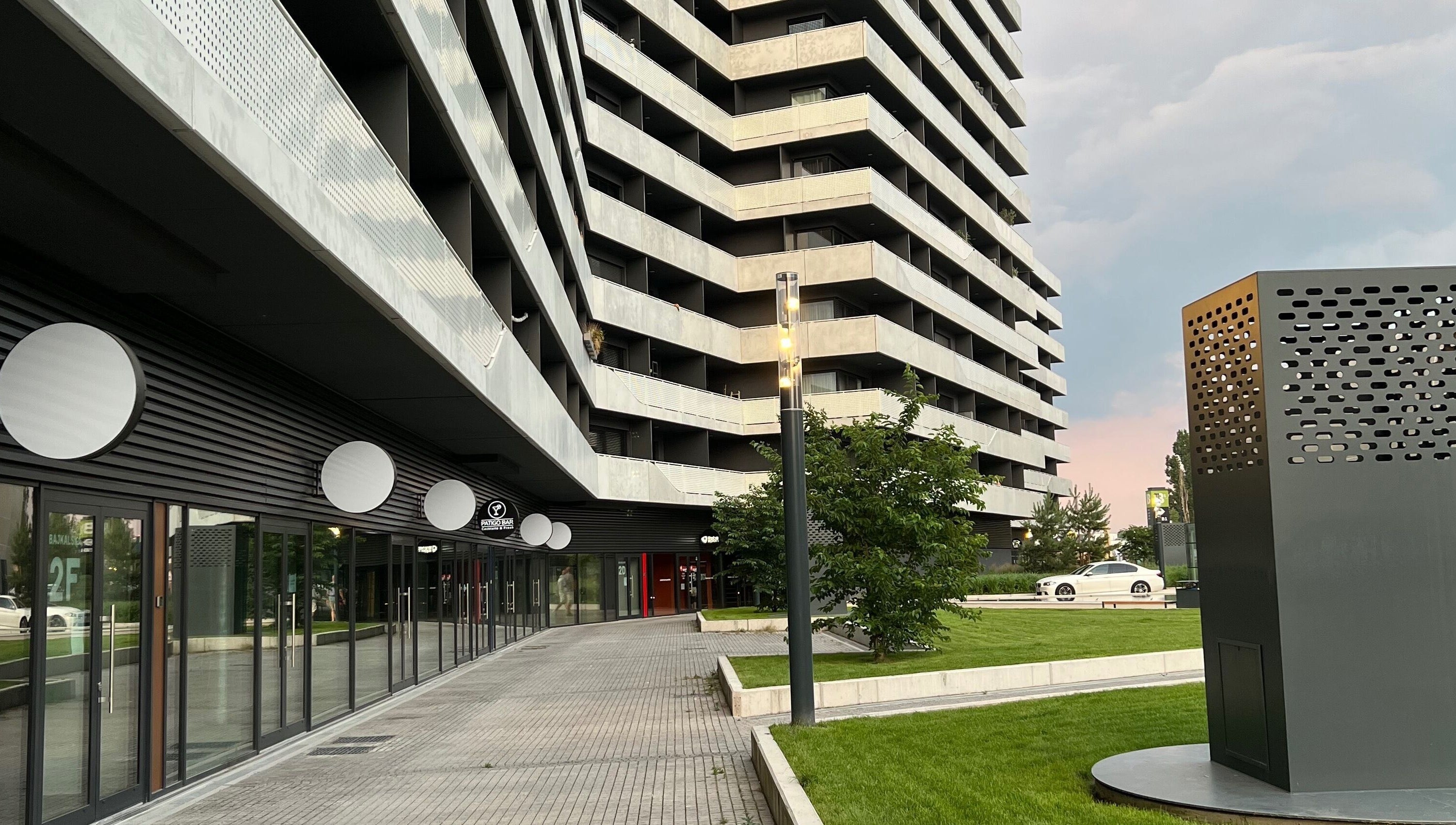 Entrance of Nail Studio By Viktoria Yakovets in Bratislava, Bratislavský kraj, SK with modern architecture.