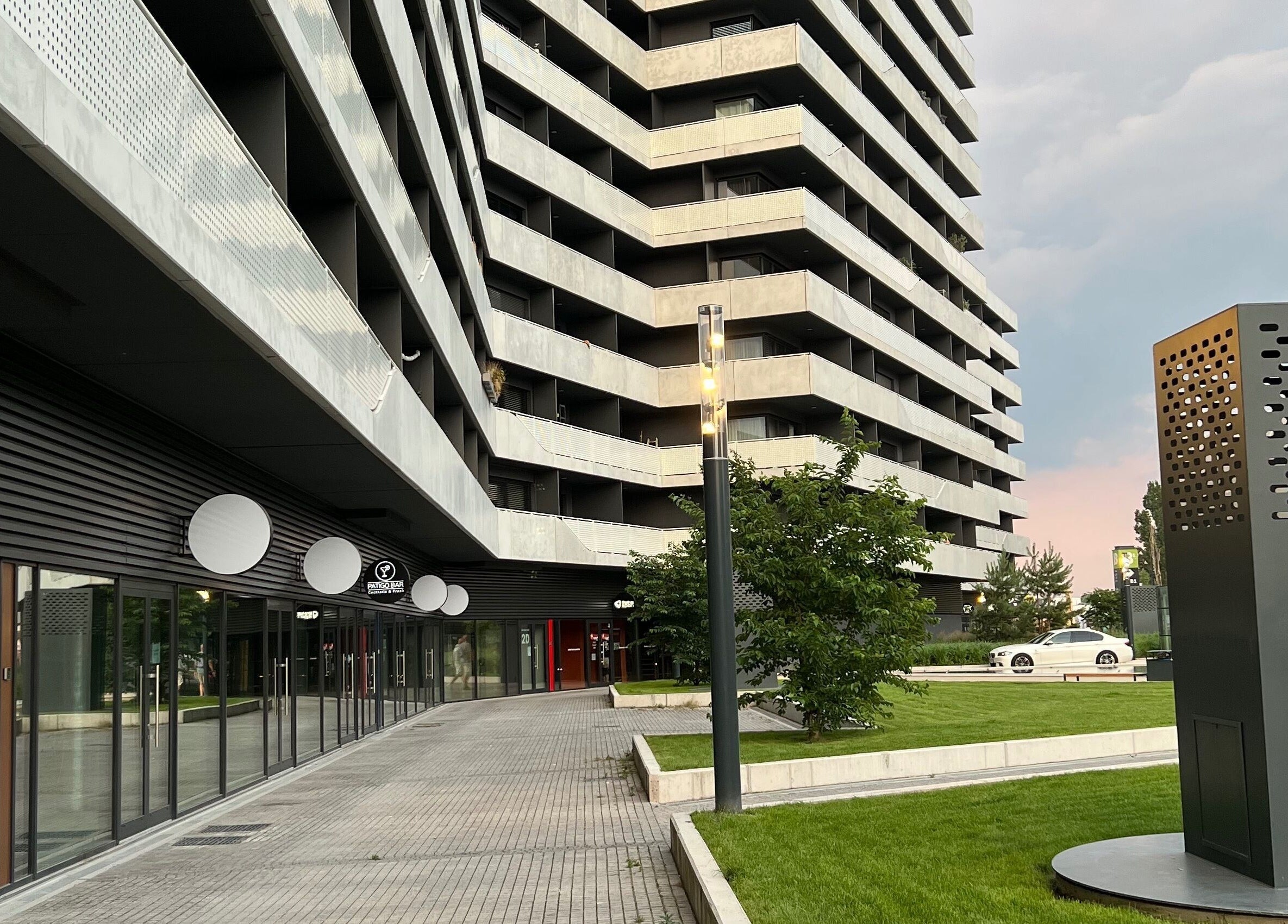Entrance of Nail Studio By Viktoria Yakovets in Bratislava, Bratislavský kraj, SK with modern architecture.