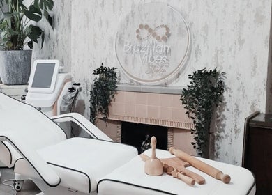 Modern treatment room at Brazilian Vibes Studio, London, England, GB with spa equipment and soothing decor.