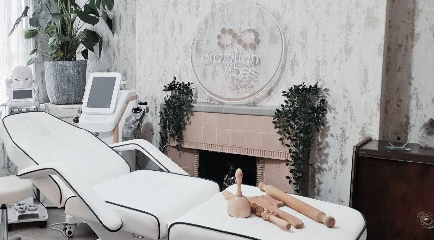 Modern treatment room at Brazilian Vibes Studio, London, England, GB with spa equipment and soothing decor.