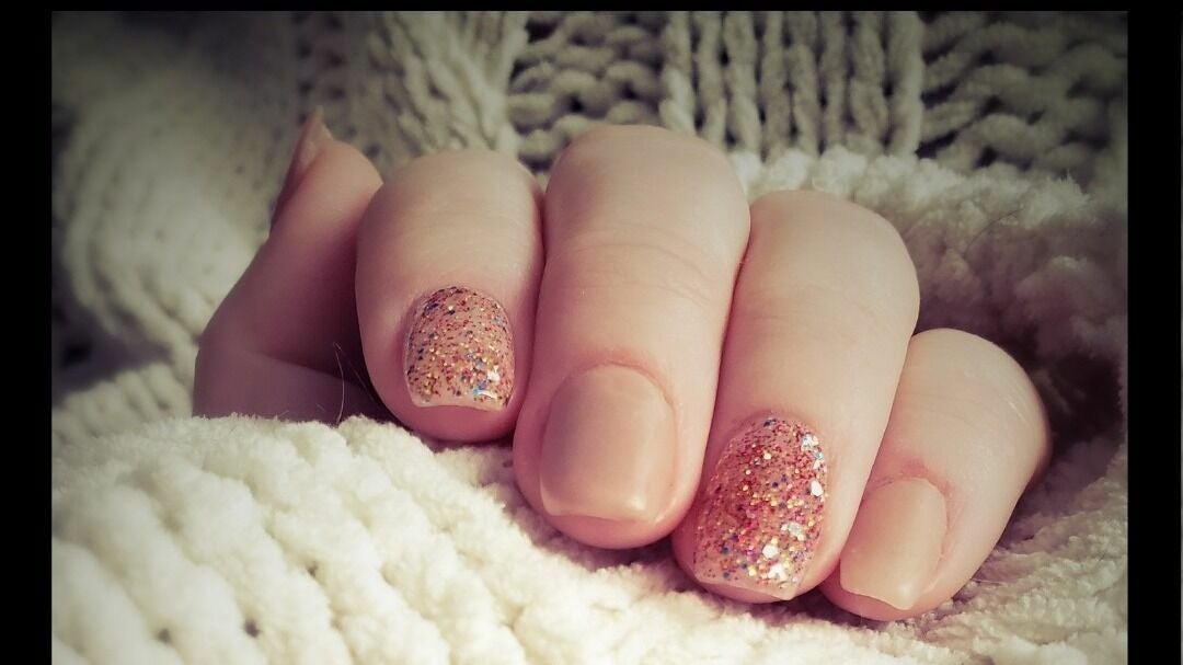 Family nails online