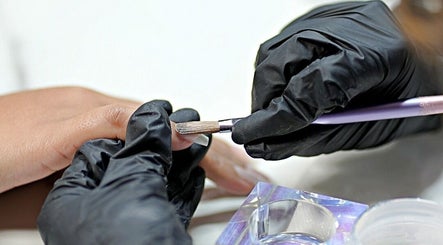 Professional nail artist at Nails by Metisha Pty(Ltd), Queensburgh, Kwazulu-Natal, ZA, applying acrylic nails.