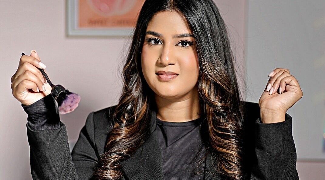 Makeup artist at The Beauty Spot, Queensburgh, Kwazulu-natal, ZA, holding a brush with confidence.