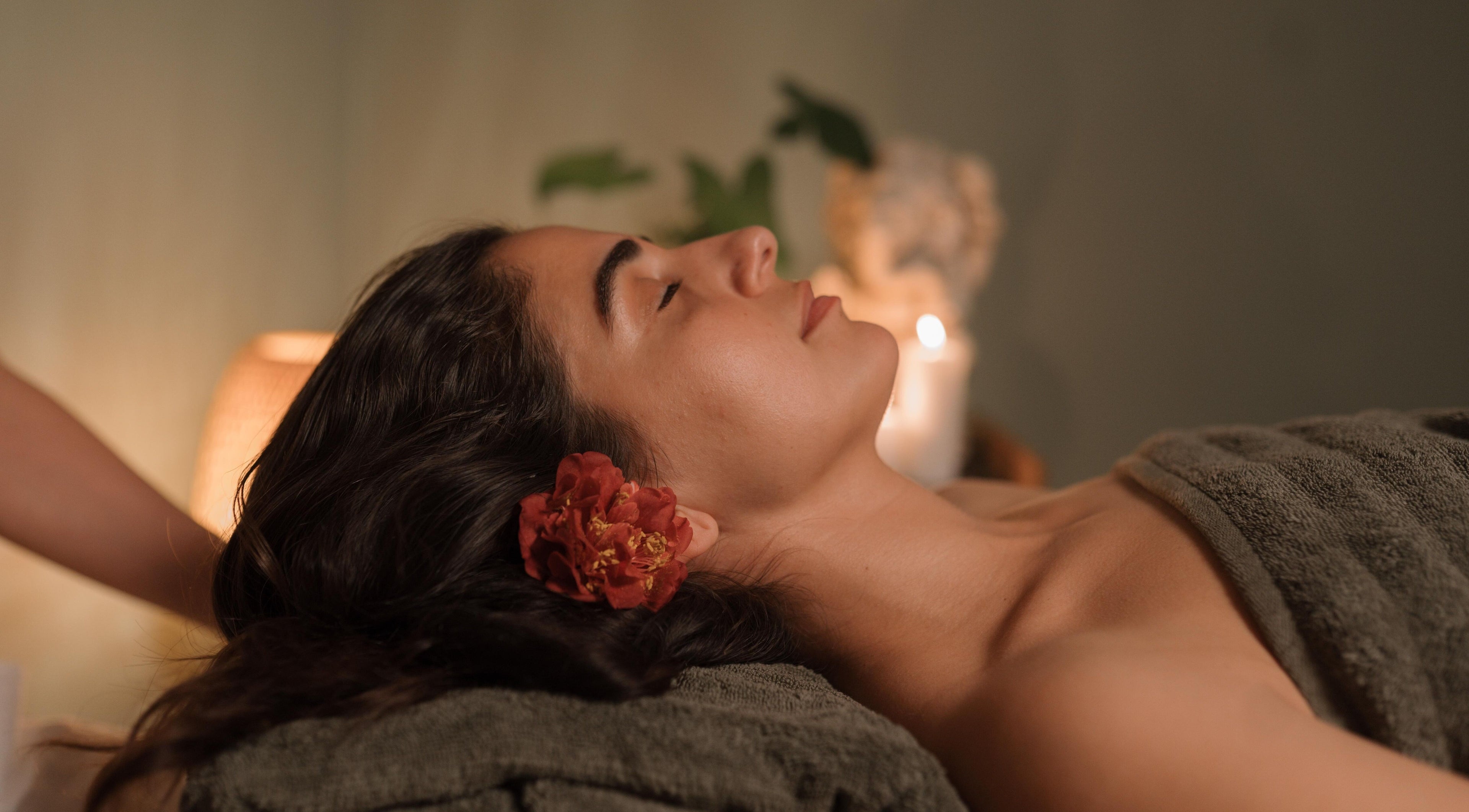 Relaxing massage at KV Wellness - Massage, Ayurveda & Red Light Therapy, Eungella, NSW, AU.