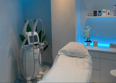 Modern cryotherapy room at °CRYO Abu Dhabi Mamsha Al Saadiyat, offering top-notch wellness services in Abu Dhabi, AE.