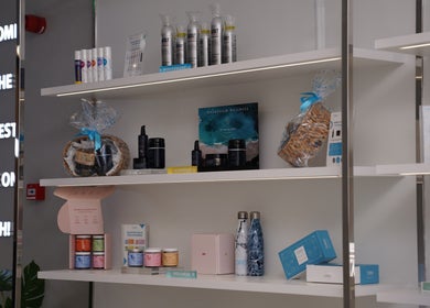 Product display at °CRYO Abu Dhabi Reem Mall, Abu Dhabi, AE with wellness items on shelves.