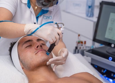 Facial treatment in progress at °CRYO Dubai Emirates Towers, دبي, دبي, AE offering advanced cryotherapy services.