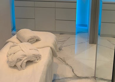 Luxurious treatment room at °CRYO Abu Dhabi Mamsha Al Saadiyat, Abu Dhabi, AE featuring plush linens.