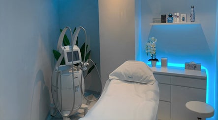 Modern cryotherapy room at °CRYO Abu Dhabi Mamsha Al Saadiyat, Abu Dhabi, Abu Dhabi, AE with sleek equipment.