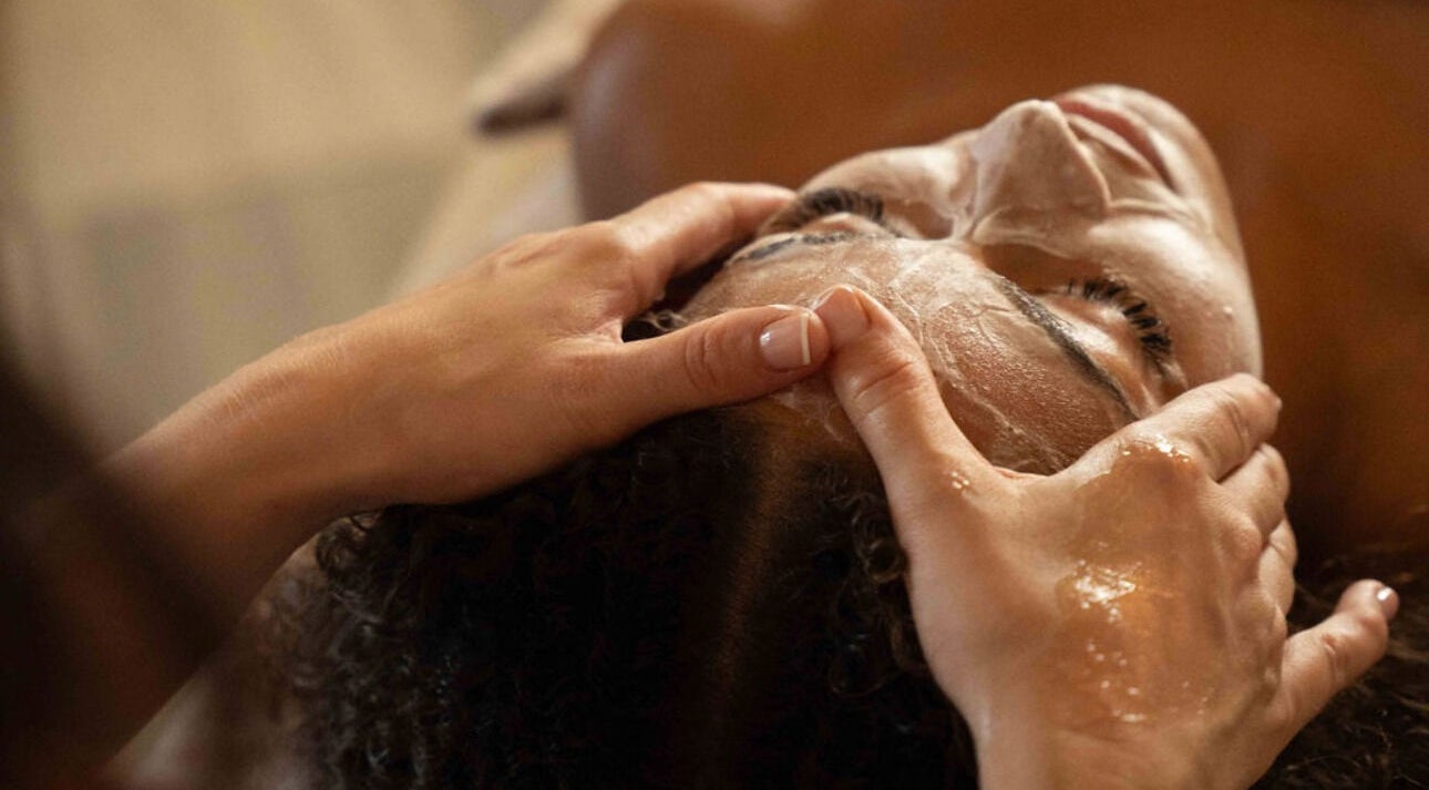 Facial massage at Touch of Joy, enhancing relaxation in Willemstad, Curaçao, CW.