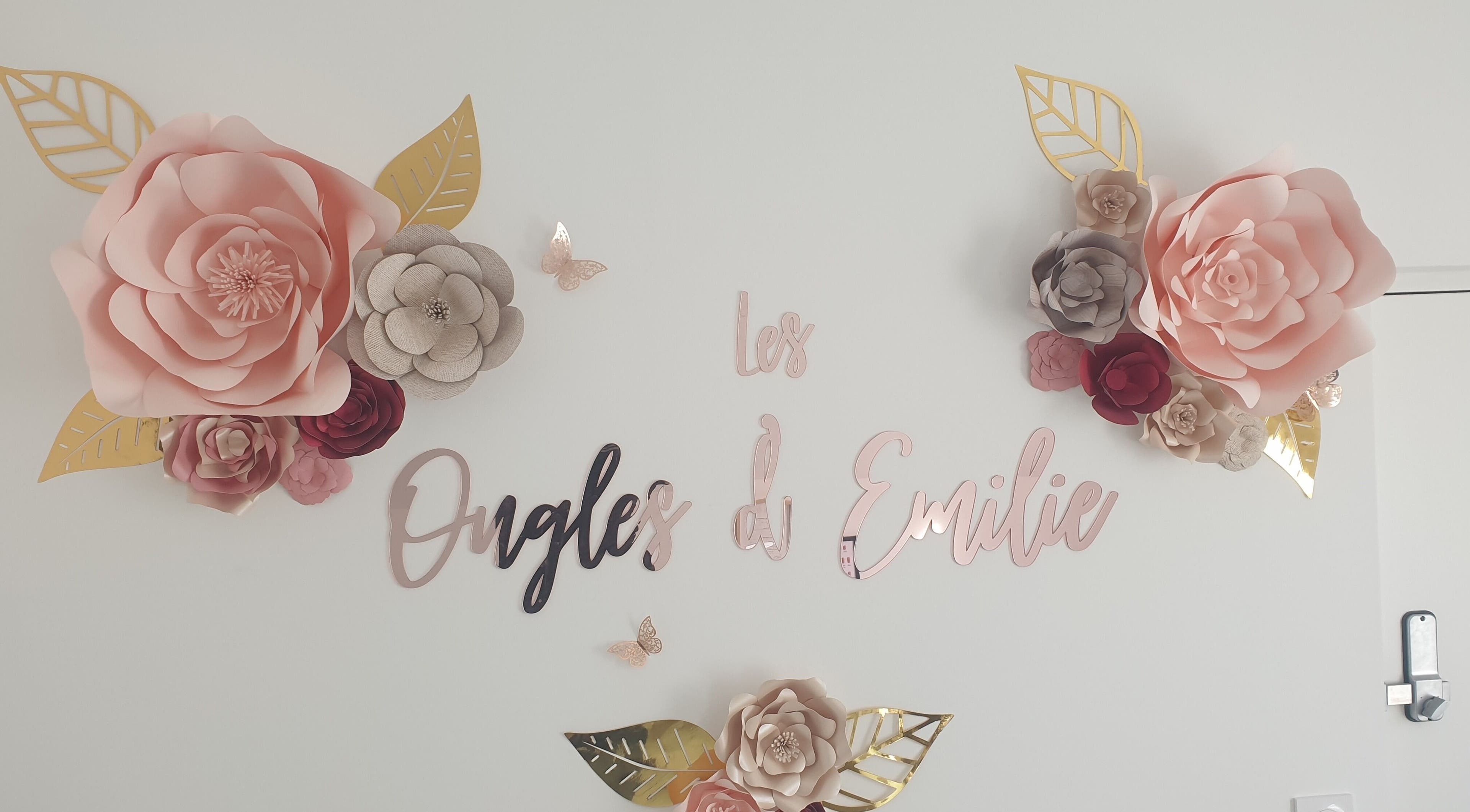 Décor floral mural chez Les Ongles D'Emilie à Guérande, Pays de la Loire, FR.