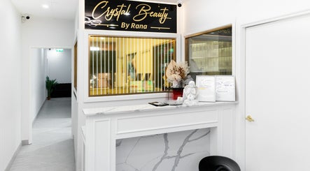 Crystal Beauty Bar, bild 2