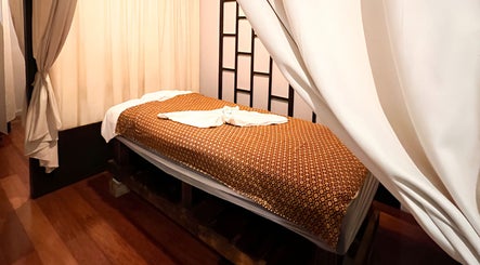 Relaxing massage room at Siam Botanical Thai Massage in Melbourne, Victoria, AU with inviting decor.