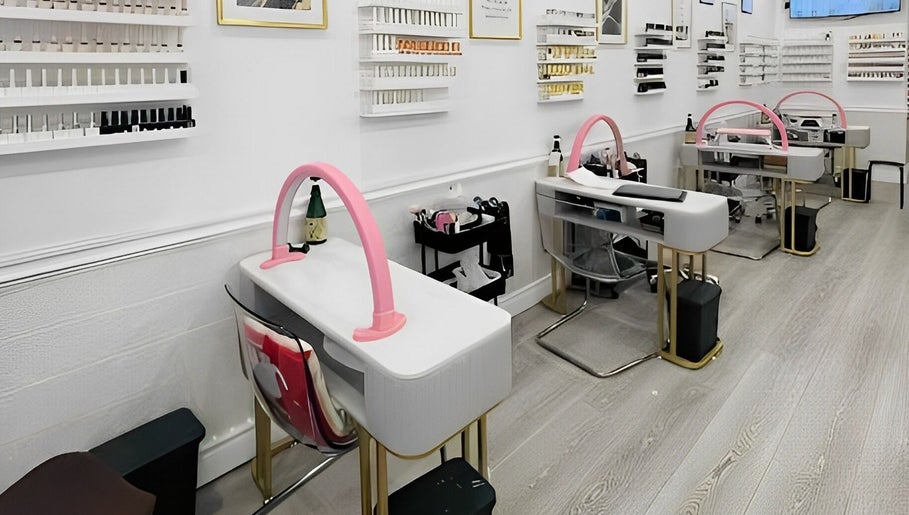 Top Q Nails(Henry Pro Nails) image 1