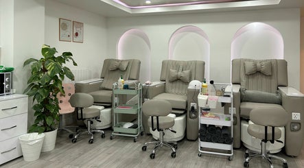 I Luxe Nails & Spa image 2