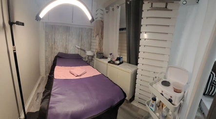 Relaxing treatment room at RenewU Total Body Care - Redmans Village, Saint Thomas, Saint Thomas, BB.