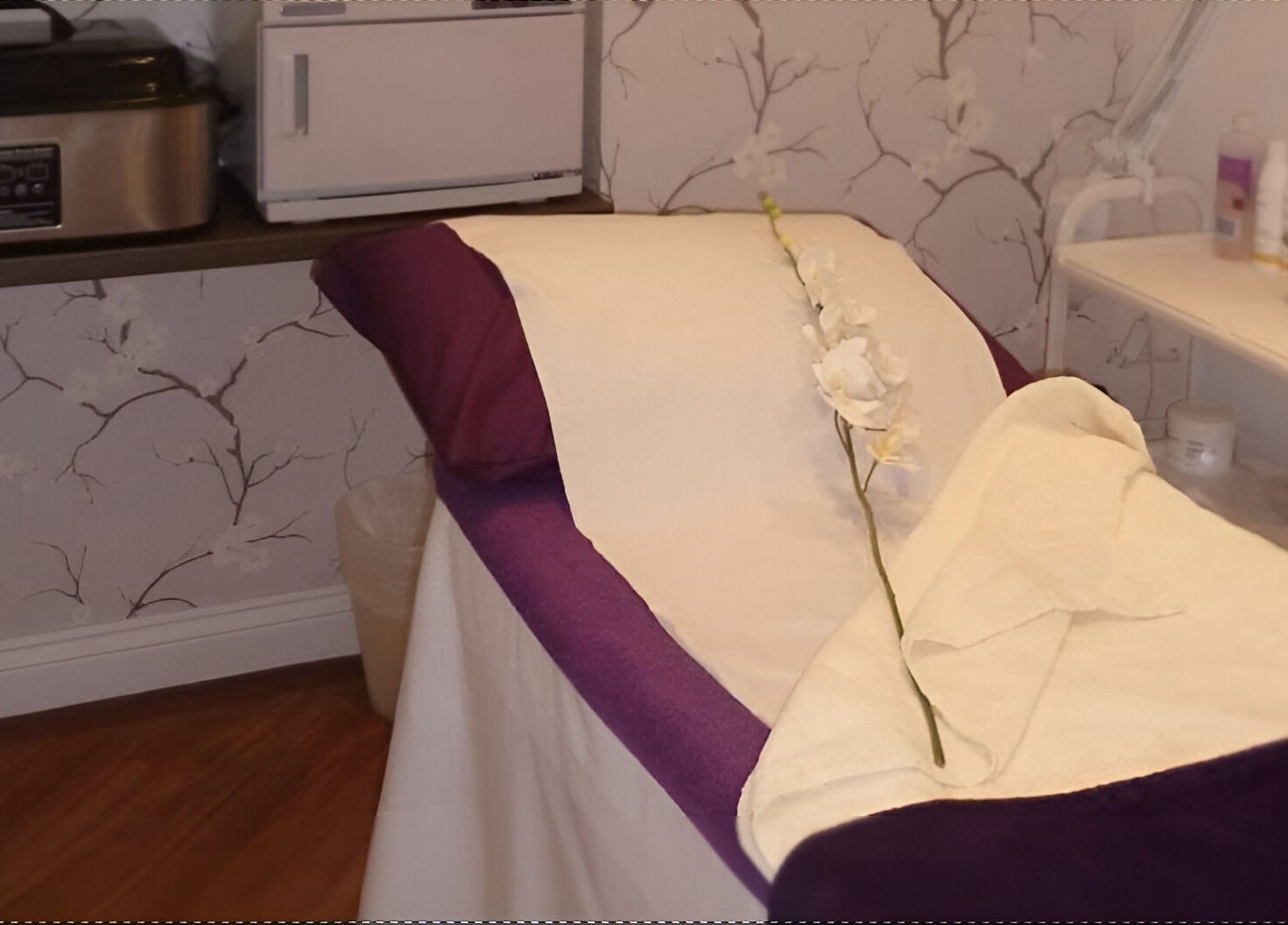 Cozy treatment table at Baobab Tree Beauty, Belper, England, GB with a relaxing atmosphere.