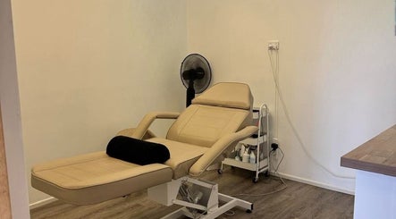 Toowoomba Body Sculpting & Beauty Bar treatment room with massage chair, Toowoomba, Queensland, AU.