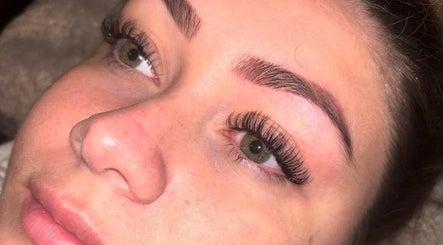 Immagine 3, Lashes & Locks