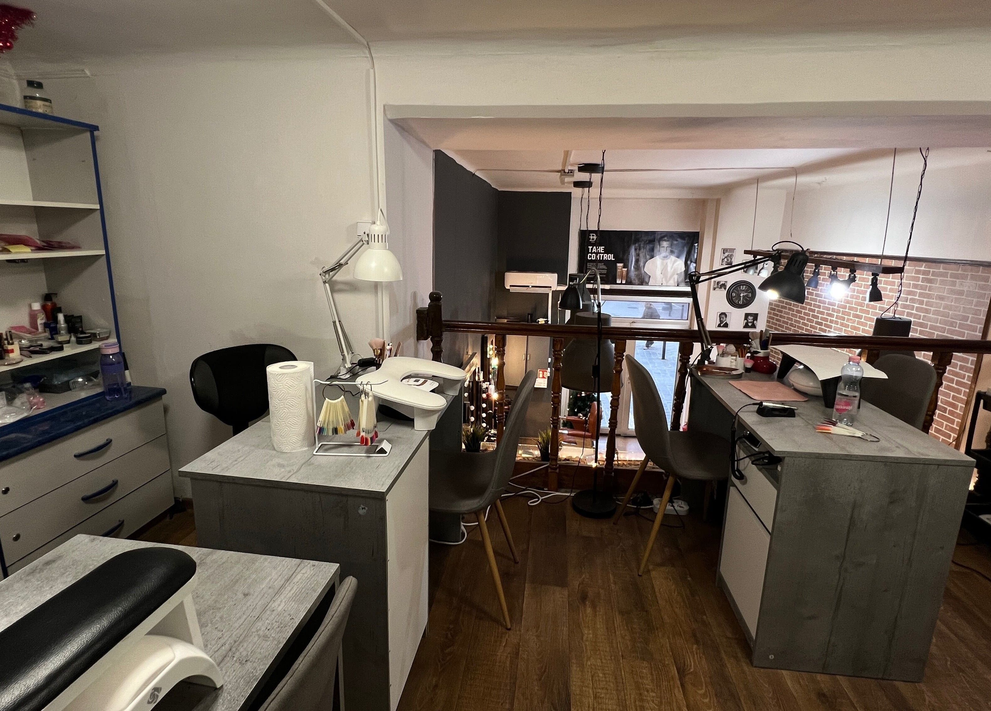 Interior of Shenail_beauty workspace in Budapest, Magyar, HU, featuring manicure tables and stylish decor.