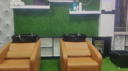 Dony and Guy Unisex Salon afbeelding 3