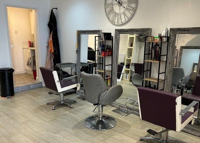 Elegant styling chairs and mirrors at DiamzTouch, Birmingham, England, GB showcasing a modern beauty space.