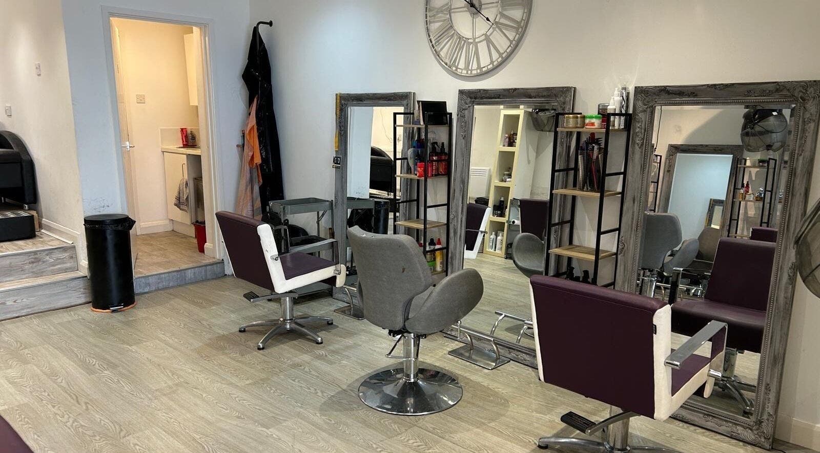 Elegant salon chairs at DiamzTouch, Birmingham, England, GB. Modern mirrors add sophistication.