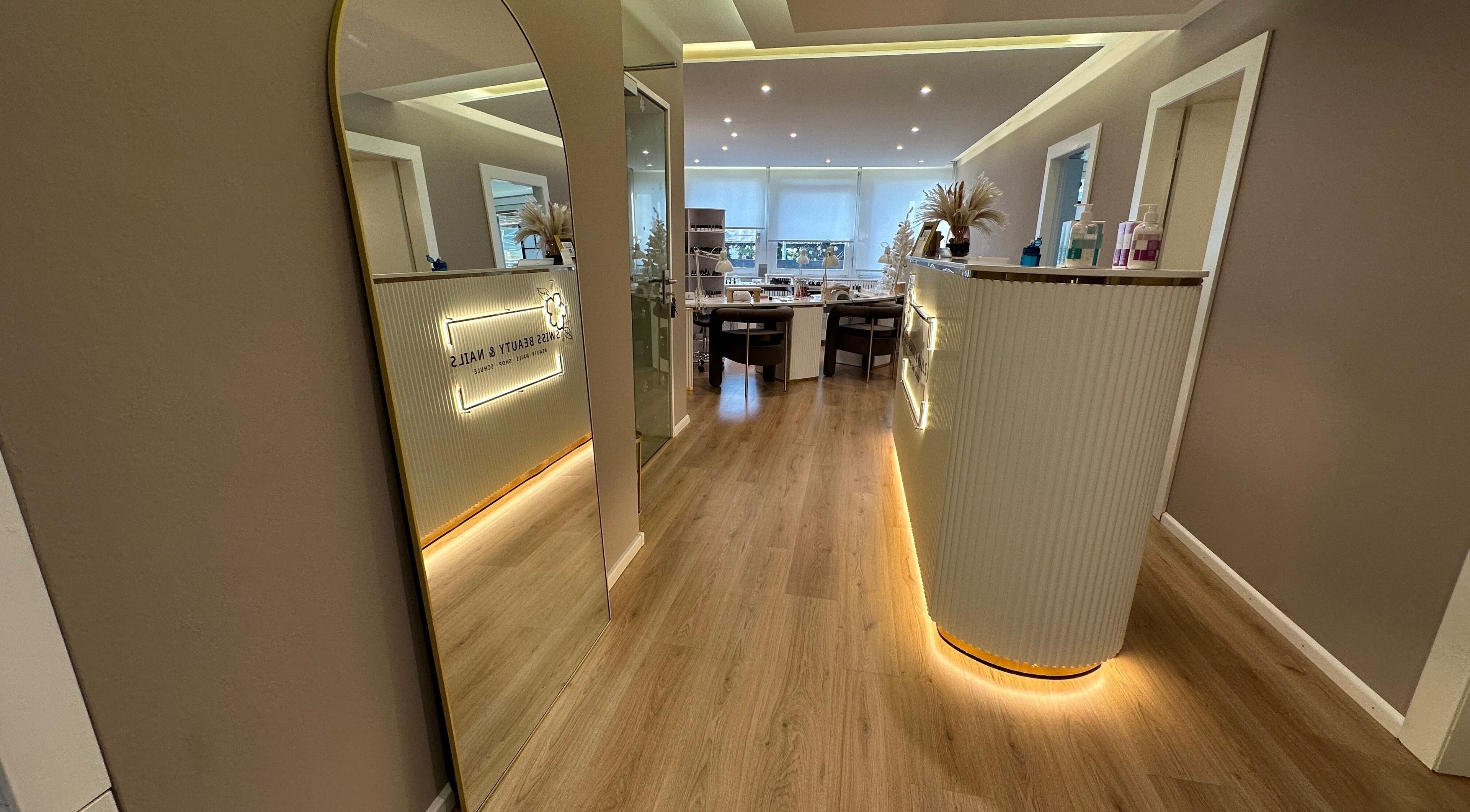 Elegantes Ambiente im Empfangsbereich von Swiss Beauty Nails Basel, Basel, Basel-stadt, CH.