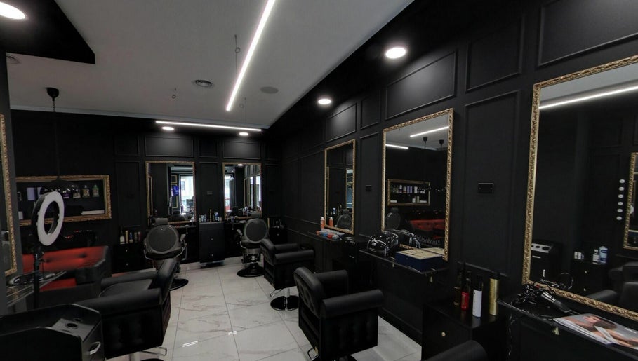 hình ảnh 1 của Blackout Barbers