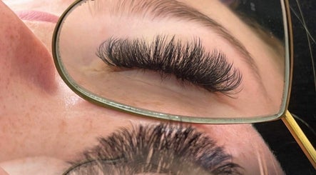 Blossom Lashes image 3
