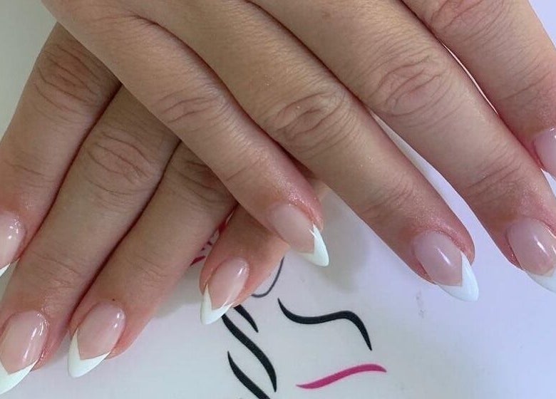Elegant French manicure at Eternal Lotus Ladies Salon And Spa, دبي, دبي, AE, showcasing flawless nail artistry.