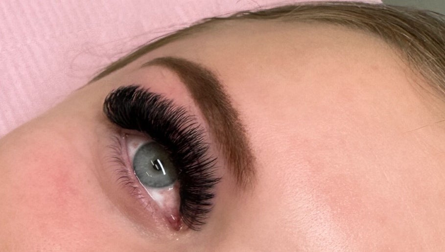 Eye’Lashed Beauty Bar, bilde 1