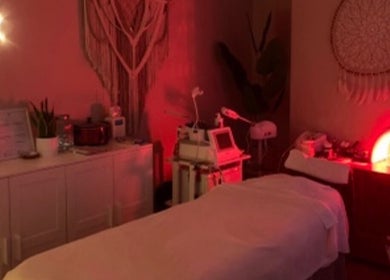 Cozy treatment room at E.R Holistic Beauty, Southwell, England, GB, with calming light and modern equipment.