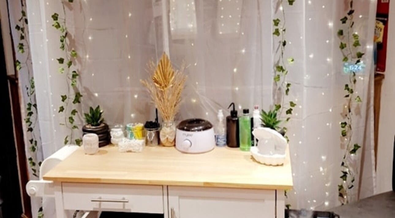 Elegant treatment area at The Mummy that Lashes in Hull, England, GB, featuring decor and beauty equipment.