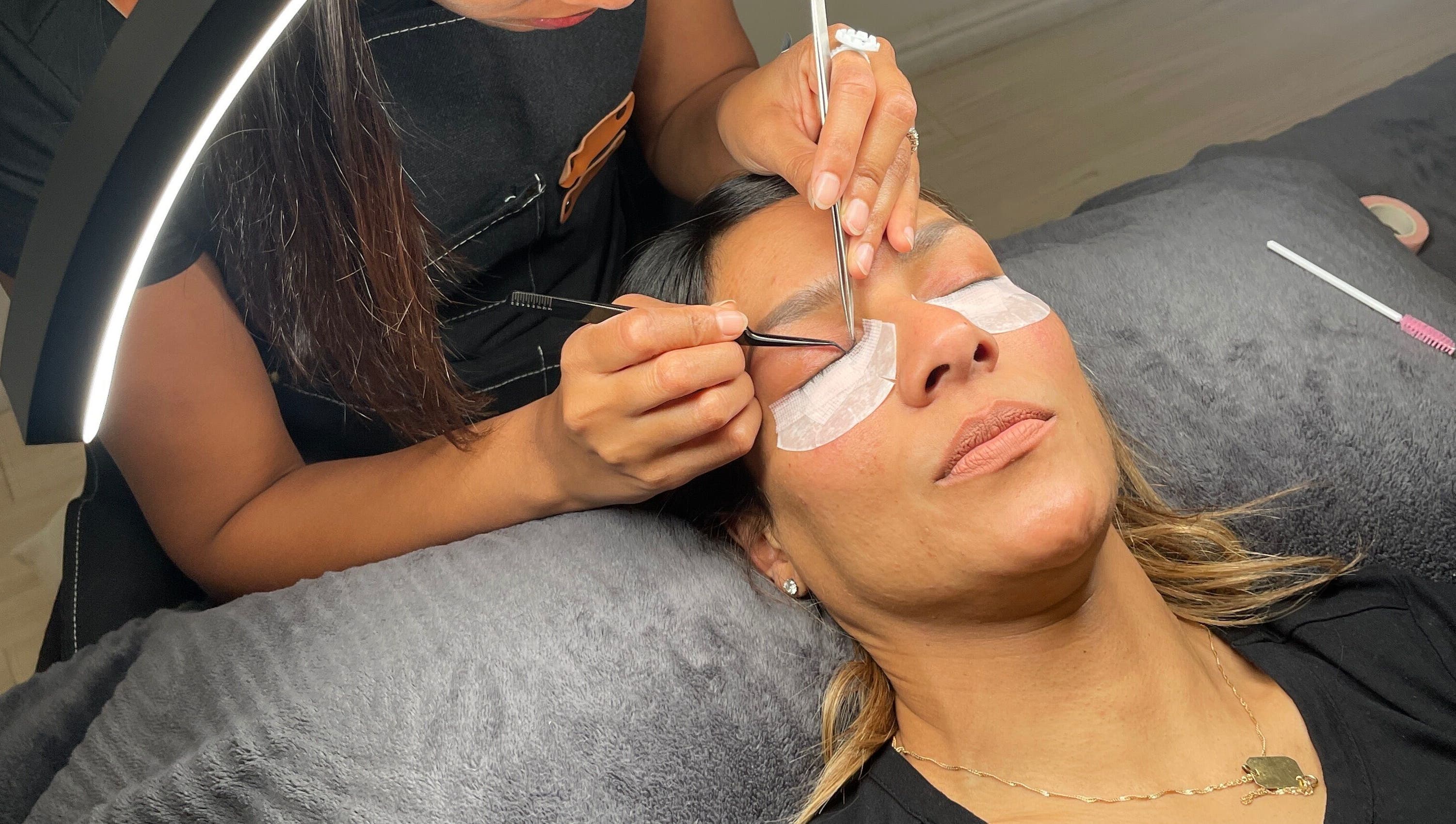 Eyelash extension application at Mynx Lashes, Cape Town, Western Cape, ZA. Expert care for luxurious lashes.