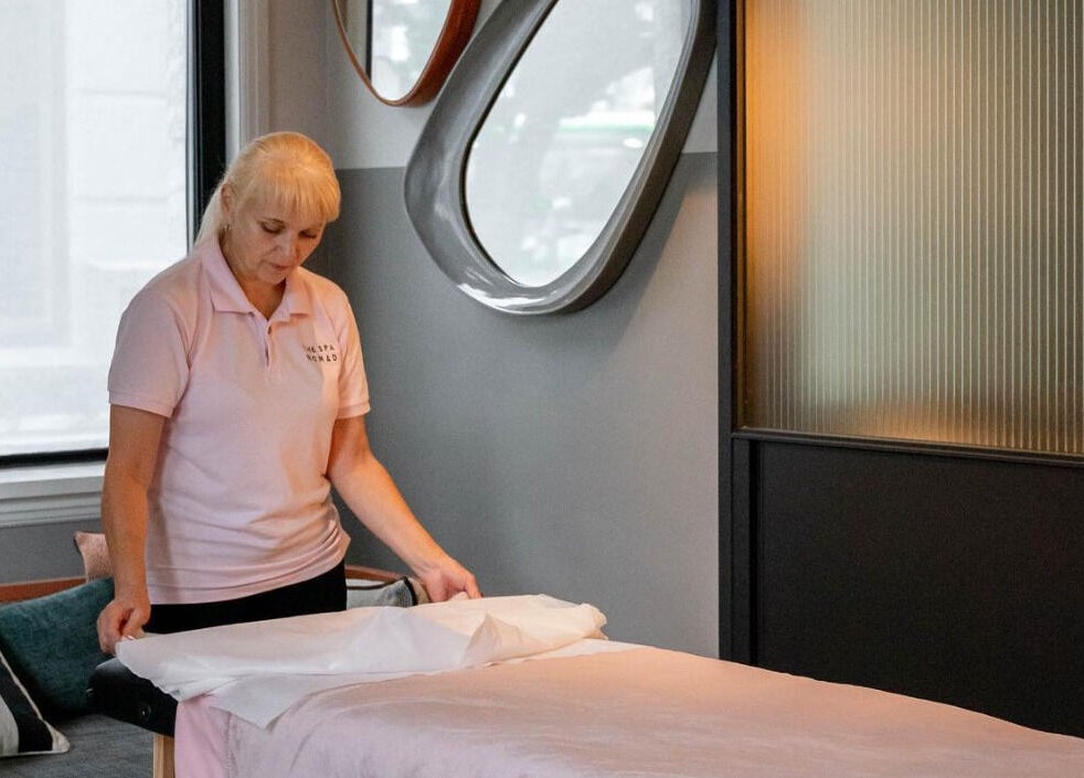 The Spa Nomad professional prepares a massage table in Auckland, Auckland, NZ mobile business.