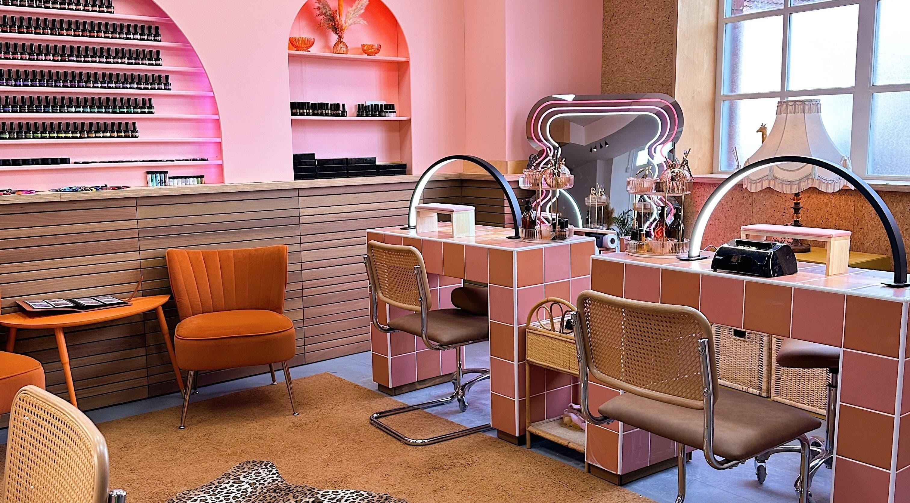The Gossip Nail Bar Bedminster showcases a stylish retro interior in Bristol, England, GB.