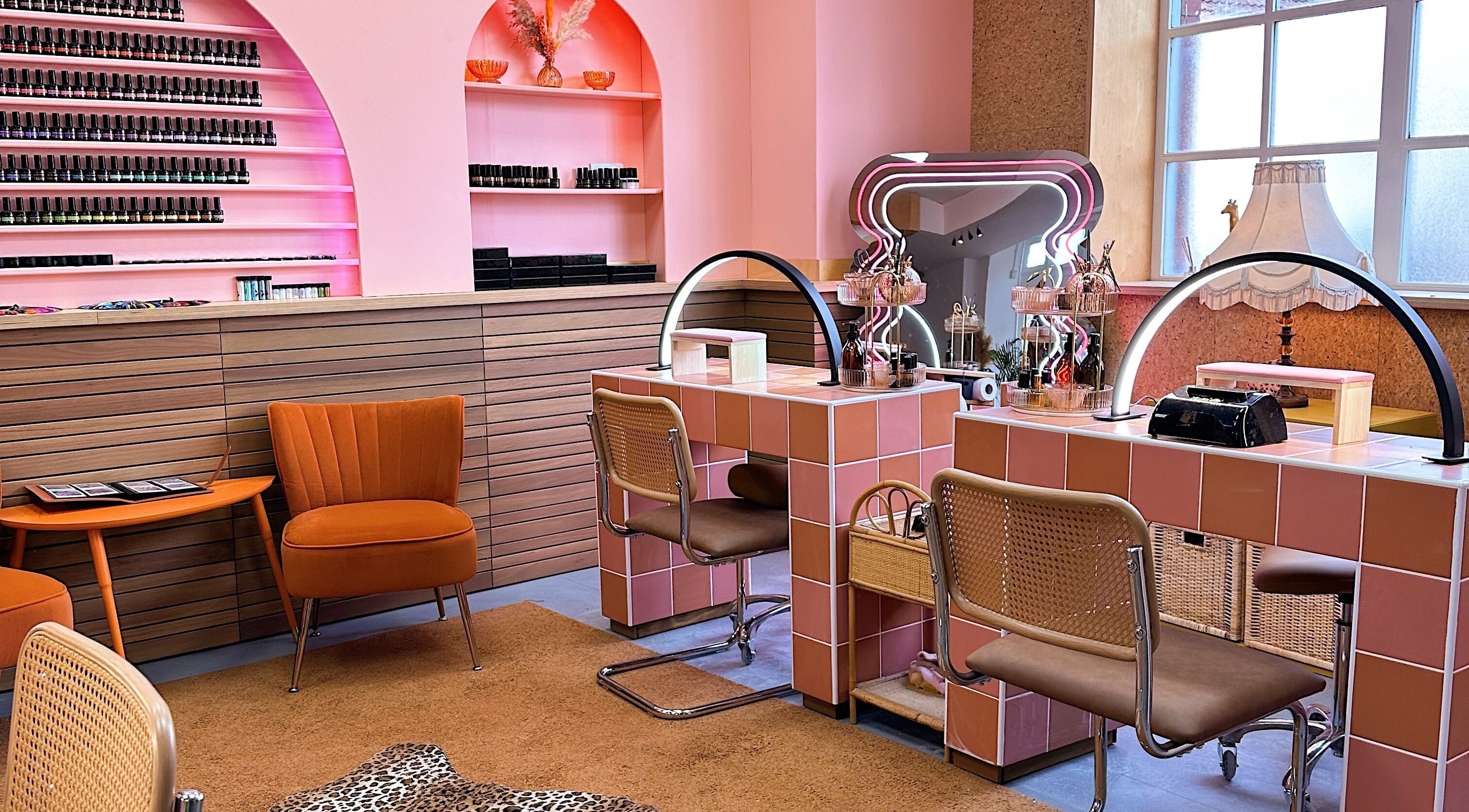 The Gossip Nail Bar Bedminster showcases a stylish retro interior in Bristol, England, GB.