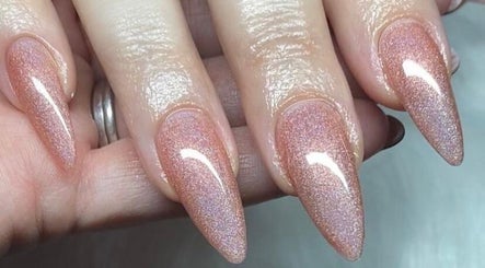 Elegantly manicured shimmering nails at AmyEBeauty, Suffolk, England, GB.