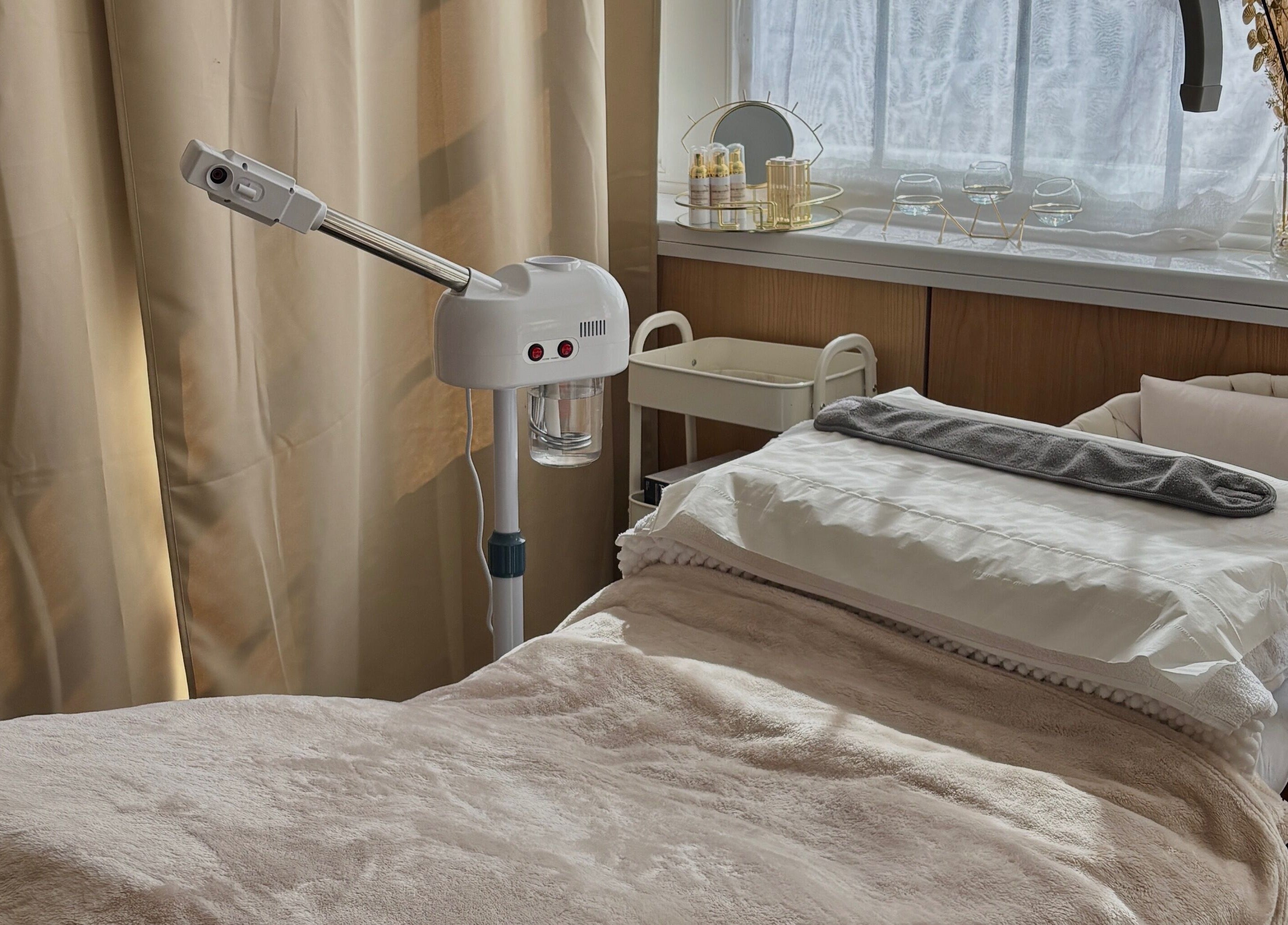 Relaxing treatment bed with a facial steamer at AmyEBeauty in Sudbury, England, GB, ready for a wellness session.