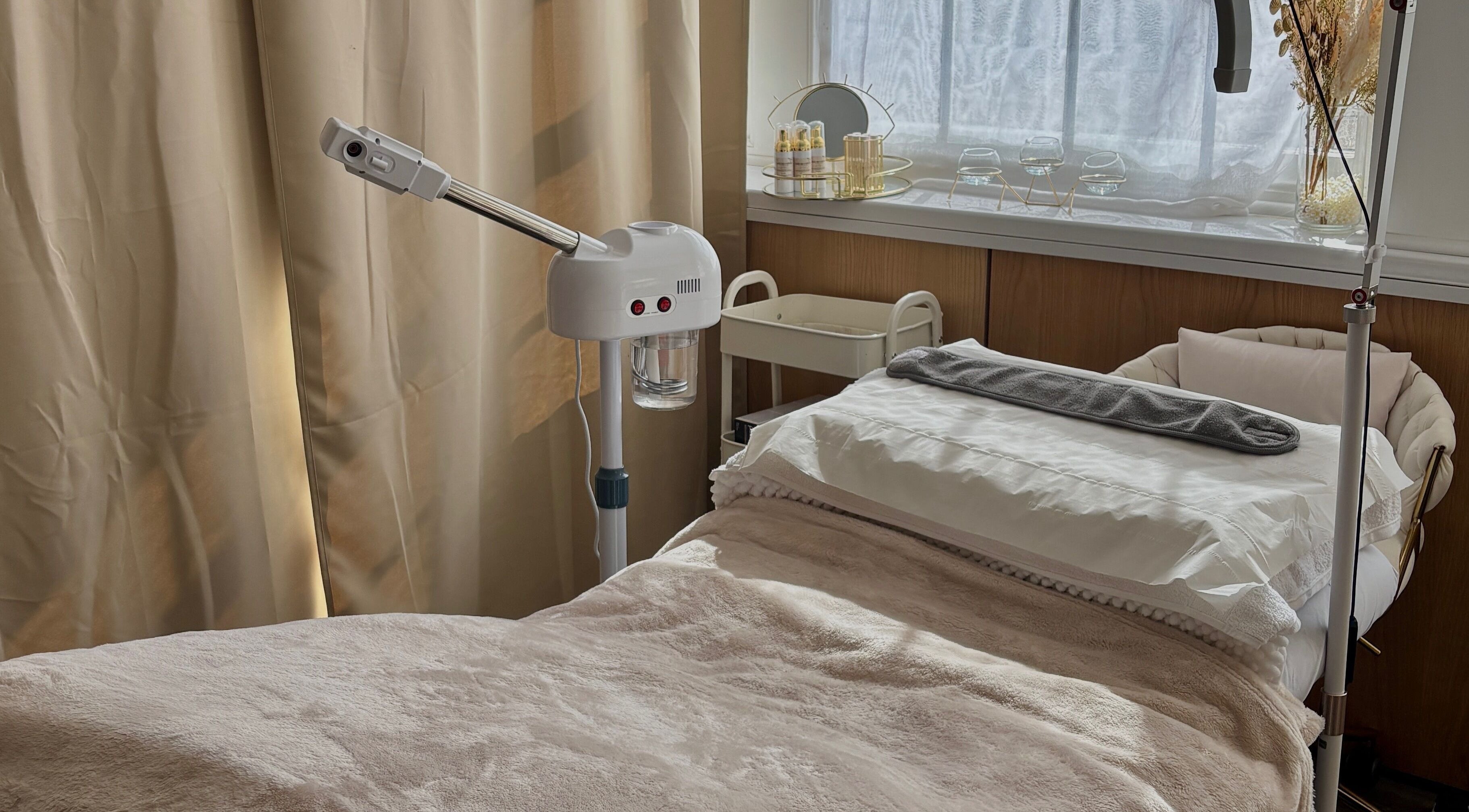 Relaxing treatment bed with a facial steamer at AmyEBeauty in Sudbury, England, GB, ready for a wellness session.