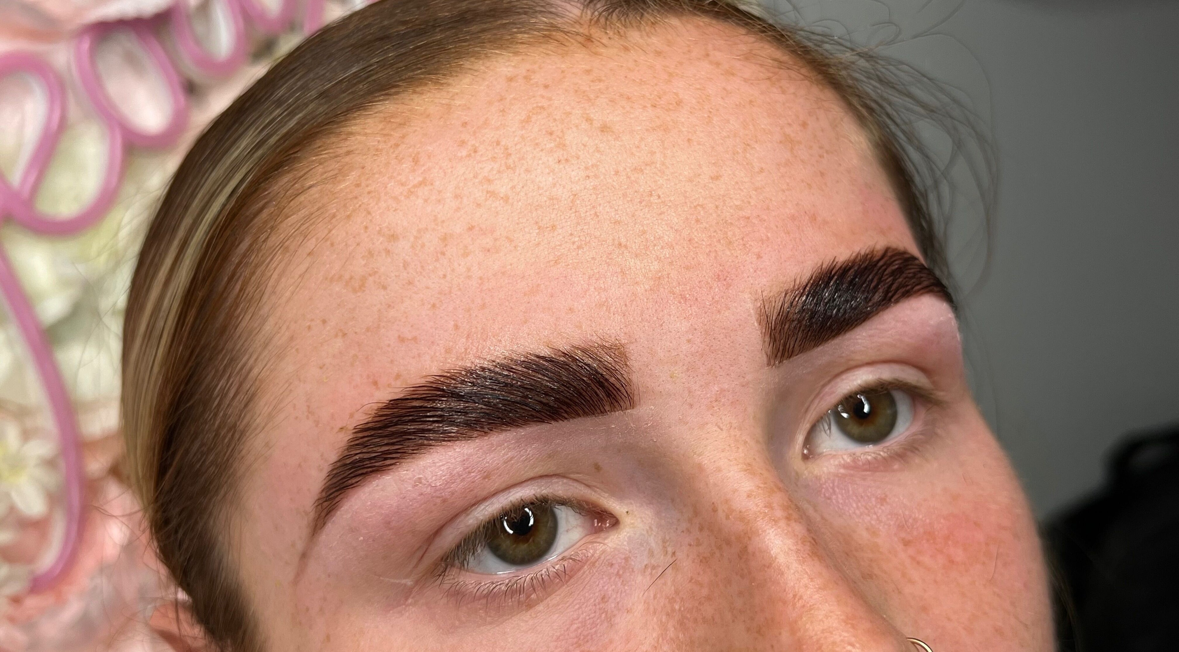 Expertly shaped brows at Rachel Foley Beauty in County Wexford, IE. Flawless eyebrow styling in a relaxed setting.
