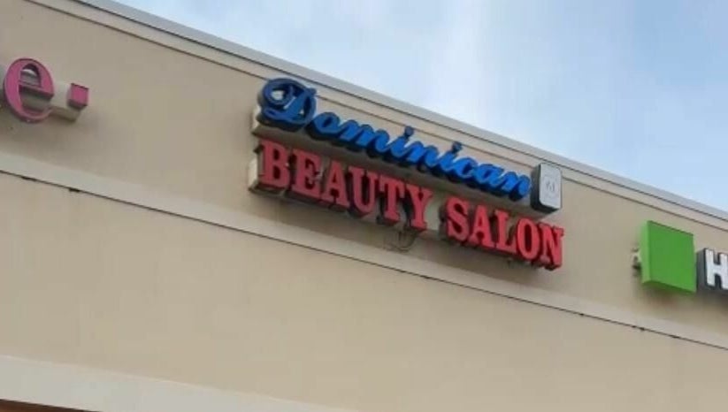 Dominican Salon - West Kendall afbeelding 1