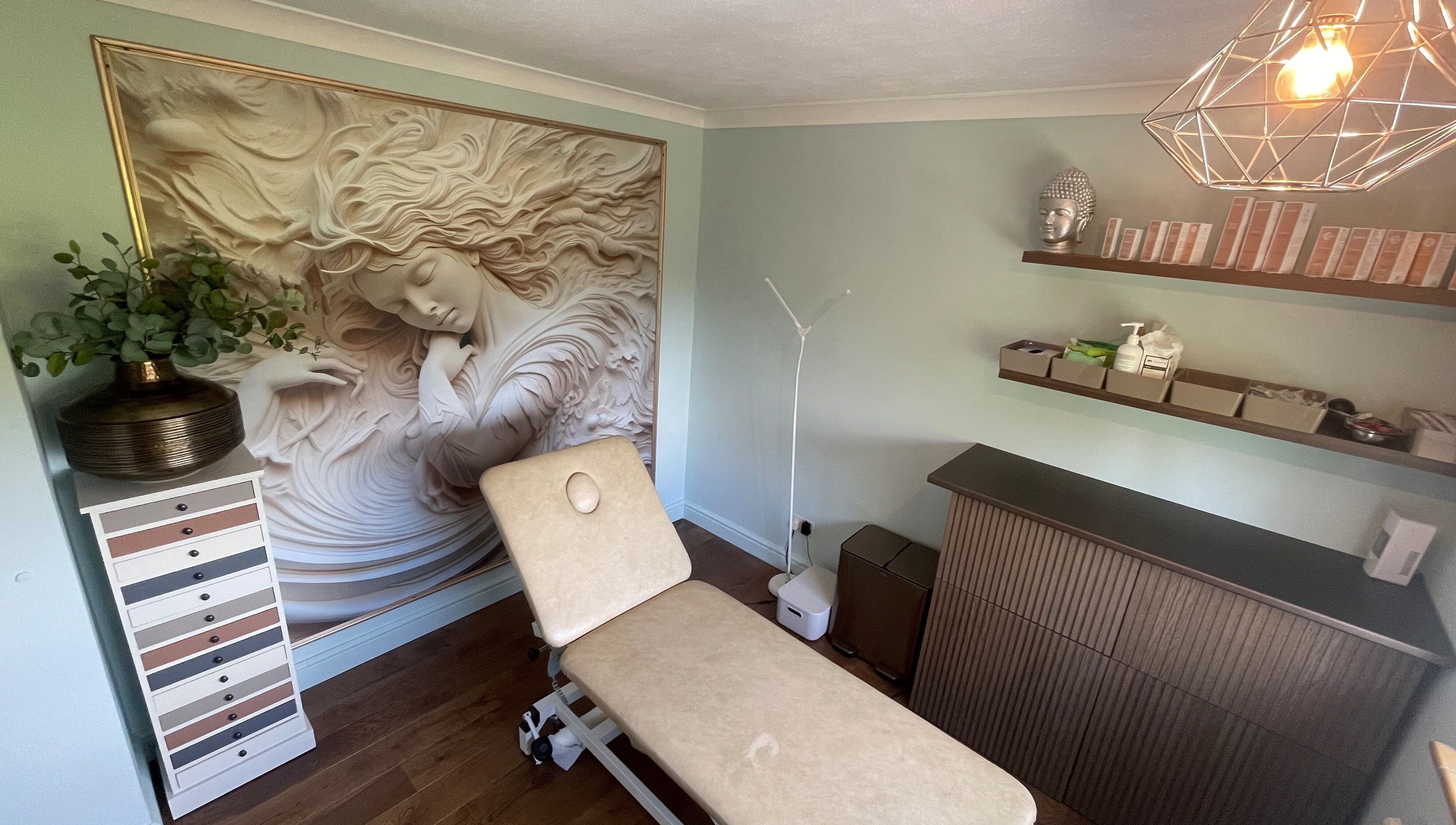 Calming treatment room at Oxley Aesthetics, Hemel Hempstead, England, GB with wall art and decor.