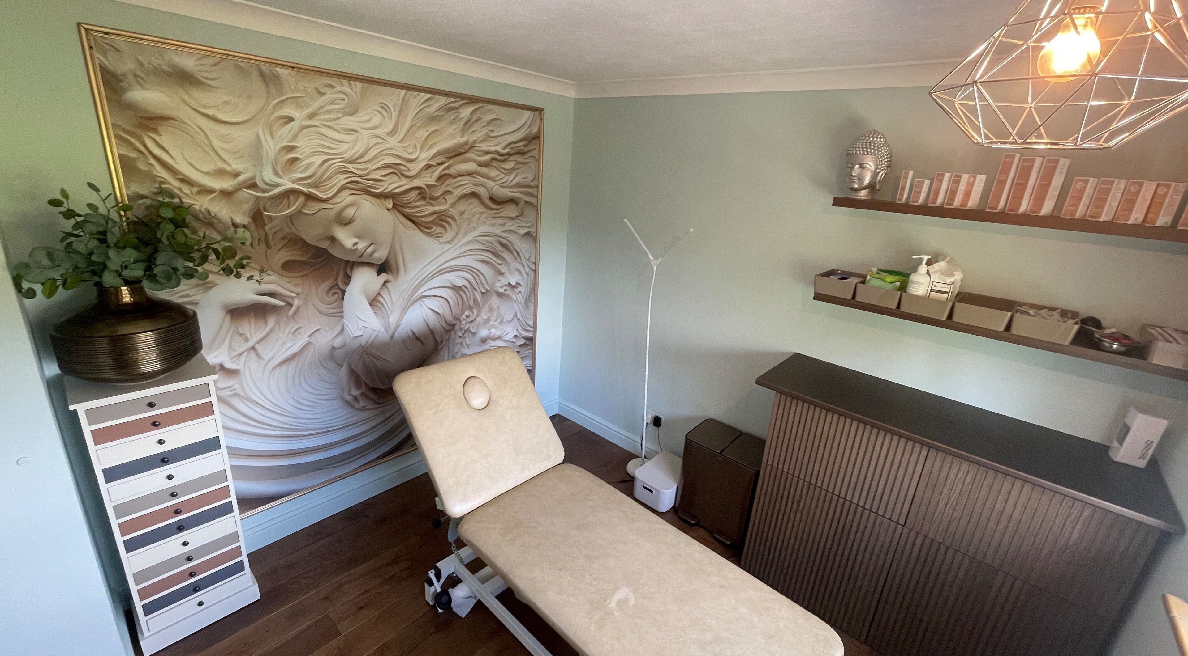 Calming treatment room at Oxley Aesthetics, Hemel Hempstead, England, GB with wall art and decor.